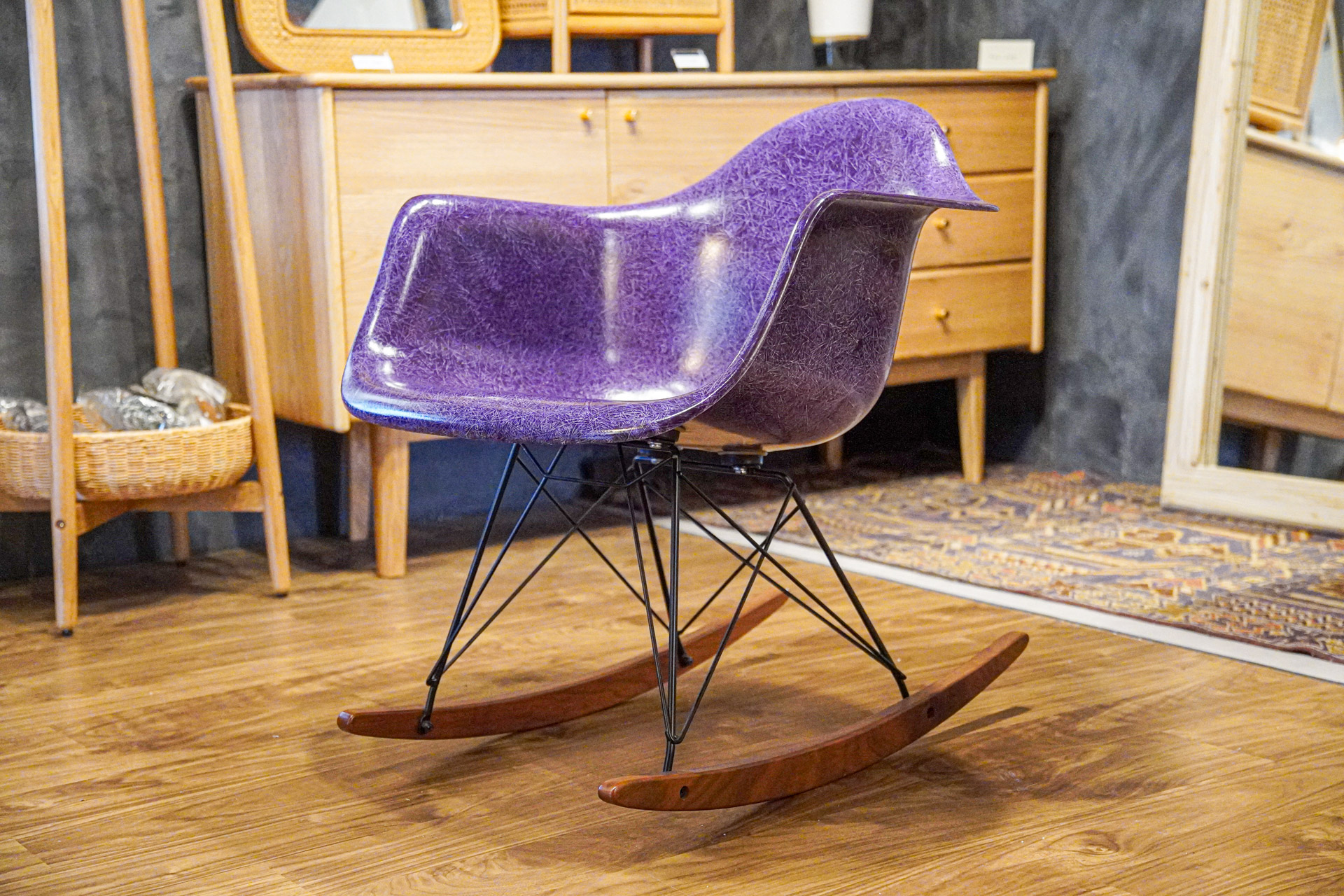 MODERNICAのサイドシェルチェア